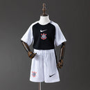 Conjunto Infantil Corinthians Preto e Branco – Uniforme de Futebol com Camisa e Shorts
