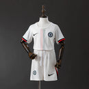 Kit Infantil Chelsea Branco – Uniforme de Futebol com Camisa e Shorts