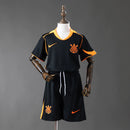 Conjunto Infantil Corinthians Preto e Laranja – Uniforme de Futebol com Camisa e Shorts