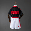 onjunto Infantil Flamengo I 2025 – Camisa Rubro-Negra + Short Branco | Uniforme de Futebol Infantil