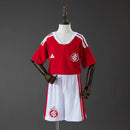 Conjunto Infantil Internacional 2025 – Camisa e Short | Uniforme Esportivo Infantil